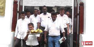 මහනුවරදී කන්නලව්වක නිරත වු ග්රාම නිලධාරීන් හෙට ලෙඩ වෙයි