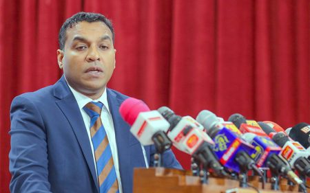 කොළඹ අවධානම් ගස් සියල්ල කපා ඉවත් කරනවා