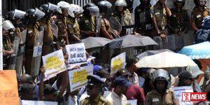 අධ්යාපන අමාත්යංශයේ නිල දැනුම් දීමකින් තොරව වෘත්තිය ක්රියාමාර්ග අත්හිටුවන්නේ නැහැ – අනධ්යන සංගම් කියයි