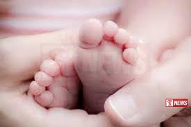 බිහි කළ දරුවාව රෝහලේ දමා පාසල් සිසුවිය පැන යයි