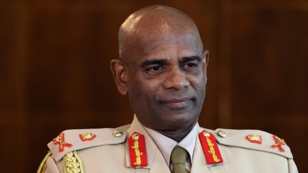 හිටපු යුද හමුදාපතිවරයෙකු සජබය හා එක්වෙයි