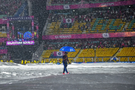 IPL 70 වැනි තරඟය වර්ෂාවට හේදෙයි