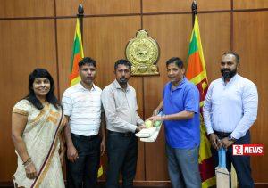 ප්රවෘත්ති දෙපාර්තමේන්තුවට ඇමතිගෙන් ක්රීඩා භාණ්ඩ