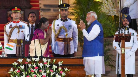 අඛණ්ඩව 3 වන වරටත් මෝදි දිවුරුම් දෙයි