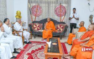 පාසල් කාලය තුළ වෘත්තිය සමිත ක්රියාමාර්ග ගැනීමට ඉඩ ලබා නොදෙන බව ජනපති කියයි