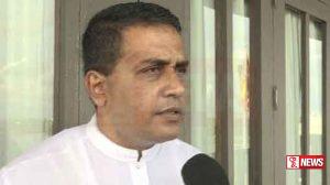 මාධ්යයේ ප්රශ්න වලට තුෂාරට කේන්ති යයි (වීඩියෝ)