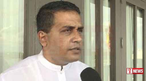 මාධ්යයේ ප්රශ්න වලට තුෂාරට කේන්ති යයි (වීඩියෝ)