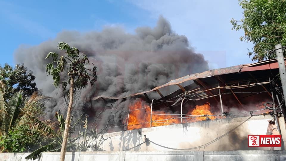 වව්නියාවේ ගෘහභාණ්ඩ ගබඩාවේ ගින්න පාලනය කරයි