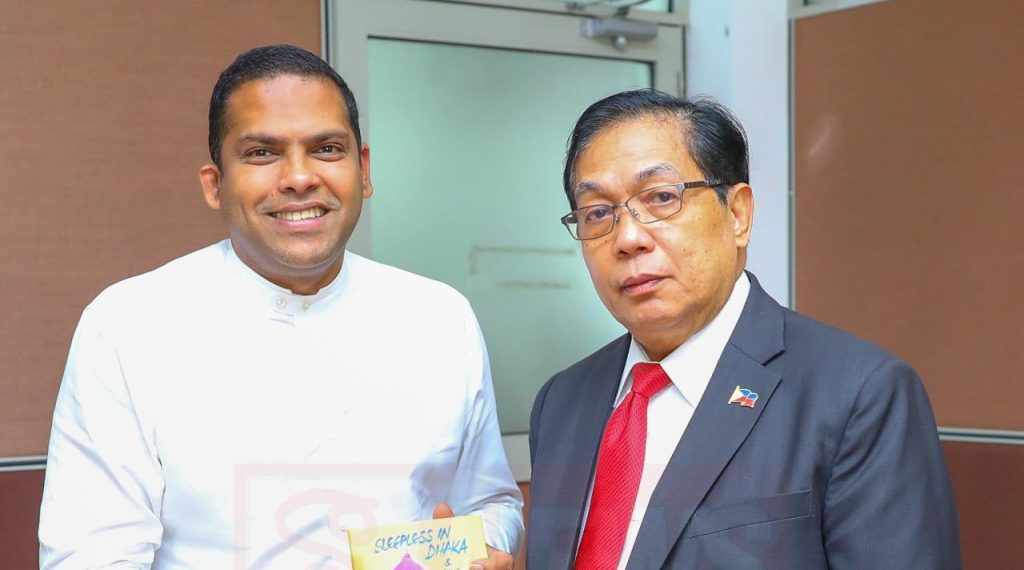 පිලිපීන තානාපතිවරයා සහ සංචාරක අමාත්යවරයා අතර හමුවක්