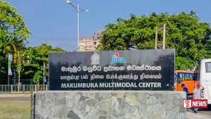 මාකුඹුරු අන්තර් හුවමාරුවේදී සිදු වූ බස්රථ අනතුරෙන් පුද්ගලයින් 5 දෙනෙකු රෝහල්ගත කෙරේ