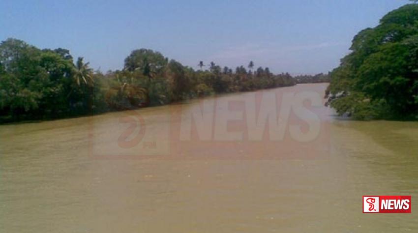 නිල්වලා ගඟේ මෝයකට පුලුල් කරයි. (වීඩියෝ)