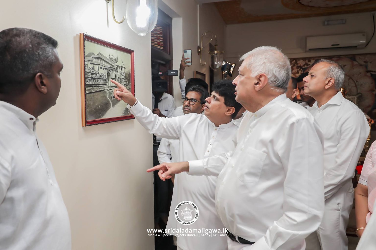 රාජ්ය සේවයේ වෘත්තීය සමිති රැසක් අදත් ලෙඩ වෙයි