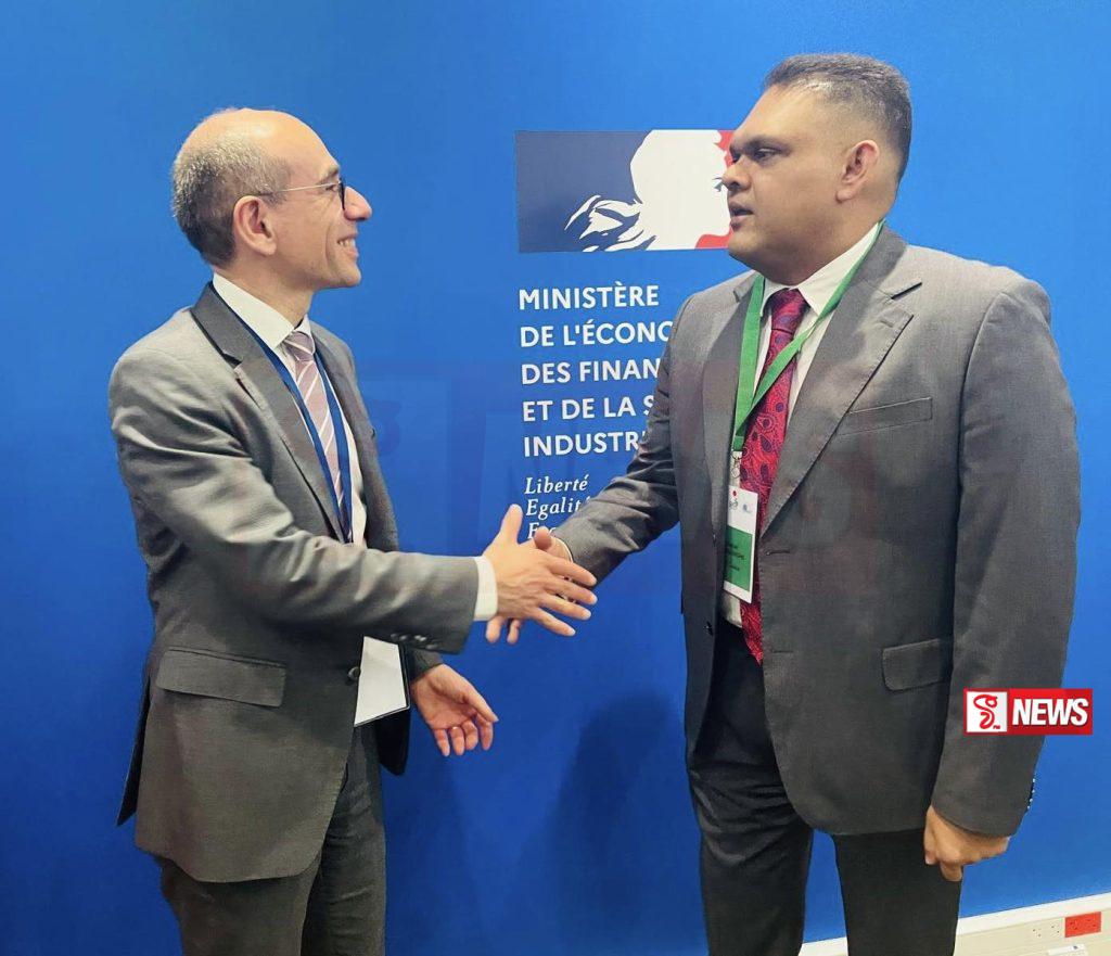 පැරිස් සමාජයේ සම සභාපතිවරයා සහ මුදල් රාජ්ය අමාත්යවරයා අතර හමුවක්