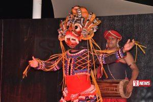 හිටපු ඇමති රාජිත ඉදිරියේ යක්කු ආවේශ වෙයි (වීඩියෝ)