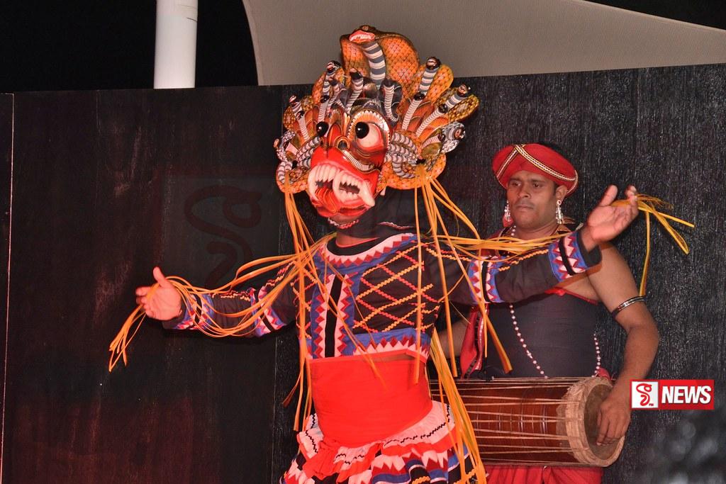 හිටපු ඇමති රාජිත ඉදිරියේ යක්කු ආවේශ වෙයි (වීඩියෝ)