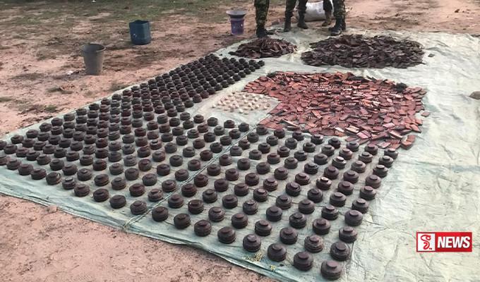 යුධ උපකරණ ගබඩාවක් සොයා ගනී