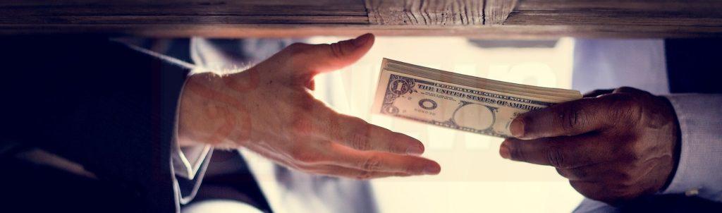 අල්ලස් ගැනීමට තැත්කළ පොලිසියේ දෙදෙනෙක් අත්අඩංගුවට