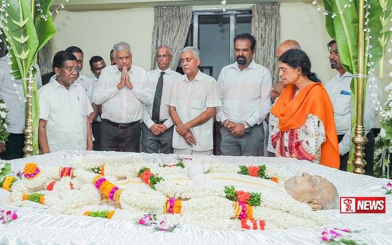 ජනපති ආර්. සම්බන්ධන් මහතාගේ දේහයට අවසන් ගෞරව දක්වයි