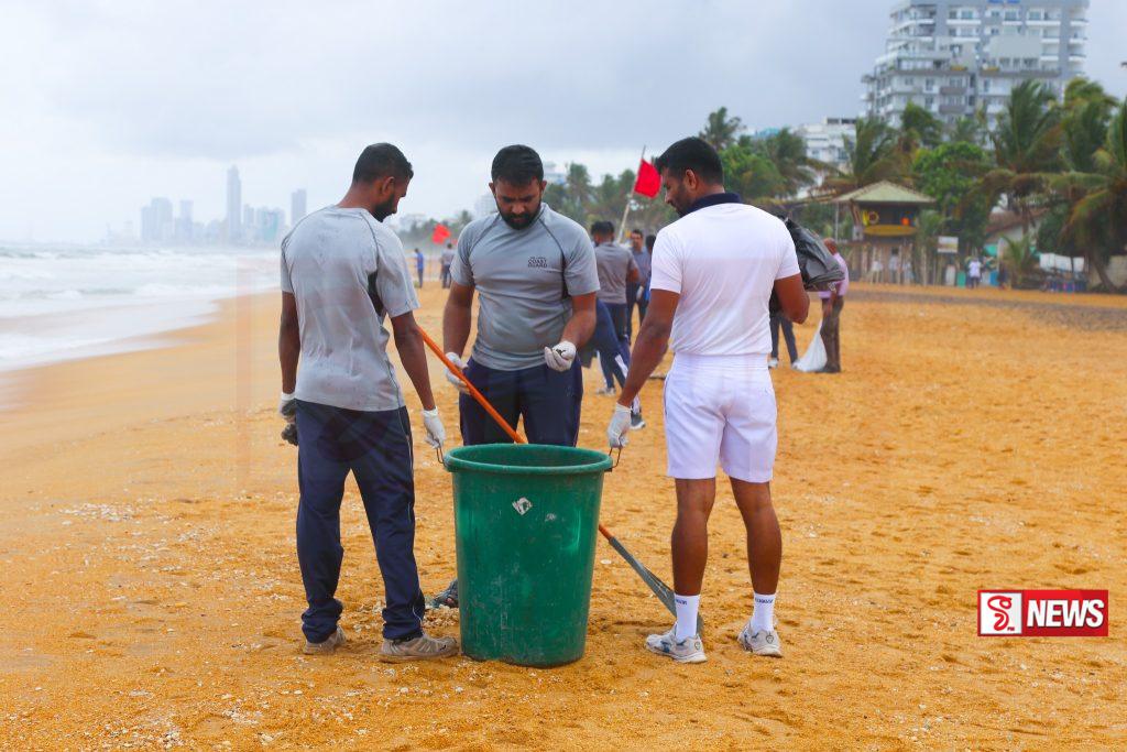 ගල්කිස්ස වෙරළ තීරයට ගසා ගෙන ආ අපද්රව්ය සම්පූර්ණයෙන් ඉවත් කෙරේ