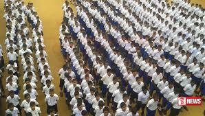 පාසල් සිසුන්ට චීනයෙන් නොමිලේ නිල ඇදුම්