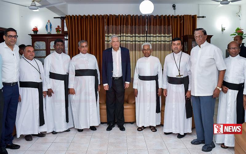 ජනපති කඳාන සාන්ත සෙබස්තියන් සිද්ධස්ථානයේ සංවර්ධන කටයුතු සොයා බලයි