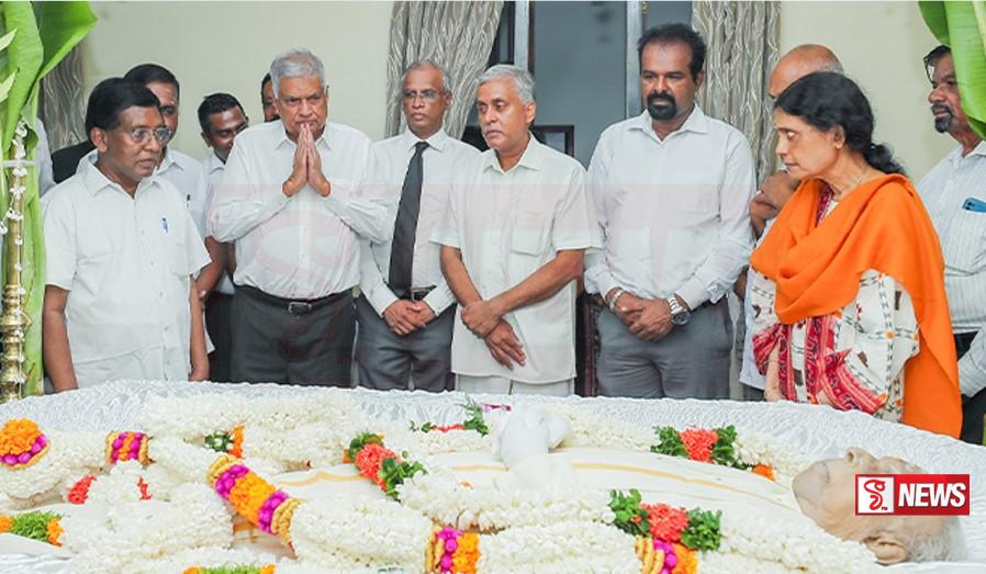 ජනපති ආර්. සම්බන්ධන් මහතාගේ දේහයට අවසන් ගෞරව දක්වයි