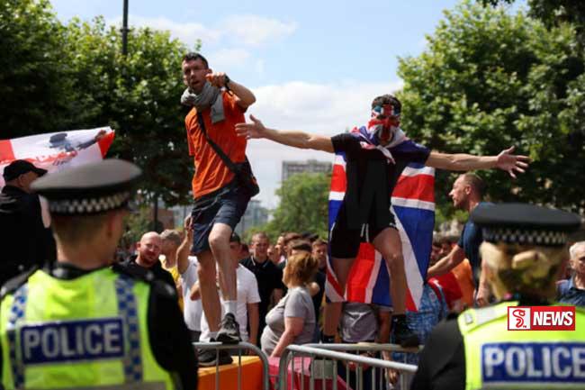 එංගලන්තයේ සංක්රමණිකයන්ට එරෙහිව ප්රදේශ රැසක විරෝධතා