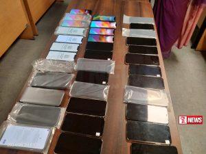 ජංගම දුරකථන සහ ලැප්ටොප් පරිගණක තොගයක් රාජසන්තක කරයි