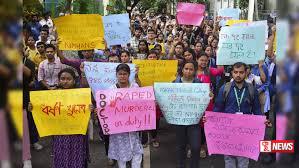 වෛද්යවරියක් ඝාතනය කිරීමේ සිද්ධියෙන් ඉන්දියාව නොසන්සුන්