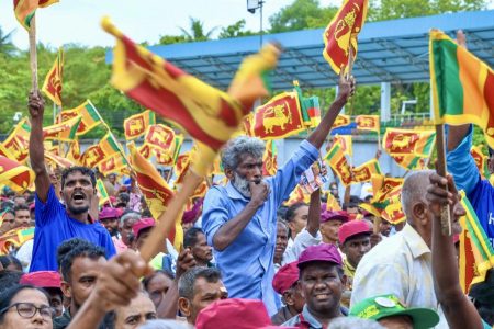 ඡන්ද වැඩ වලට ජාතික කොඩිය ගත්තොත් වෙන දේ