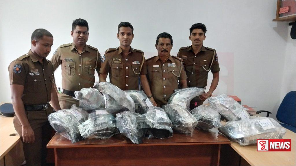 නවීනතම මෝටර් රථ වල ඉදිරි පස ප්රධාන ලාම්පු ගලවා අලෙවි කරන ජාවාරම්කරුවන් දෙදෙනෙකු අත් අඩංගුවට