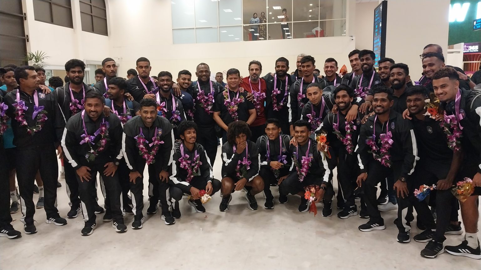 ජයග්රාහී ශ්රී ලංකා පාපන්දු කණ්ඩායම කටුනායකට