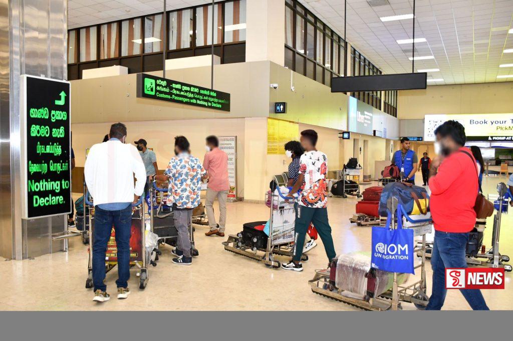 සයිබර් අපරාධ සදහා යොදා ගෙන තිබූ ශ්රී ලාංකිකයන් පිරිසක් කටුනායකට