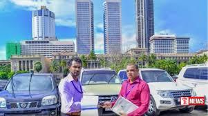 ජනාධිපති කාර්යාල අවට නවාත තිබූ වාහන අදාළ ආයතන වෙත භාර දෙයි