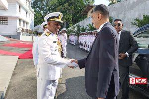 ආරක්ෂක අමාත්යංශයේ ලේකම්වරයා නාවික හමුදා මූලස්ථානයේ නිරීක්ෂණ සංචාරයක නිරත වෙයි