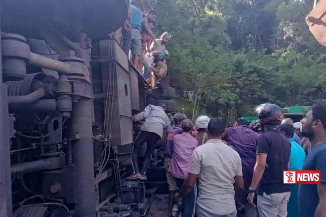 බදුල්ල බස් රථ අනතුරෙන් තිදෙනෙකු ජීවිතක්ෂයට