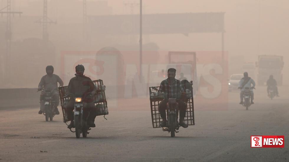 වායු දූෂණය නිසා ලාහෝරයේ පාසල් වැසෙයි