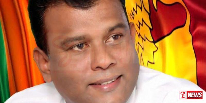 හිටපු පා.ම ශාන්ත අබේසේකර සහ ඔහුගේ පුත්රයා අත්අඩංගුවට