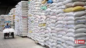 වැඩි මිලට අලෙවි කිරීමට සූදානම් කර තිබූ සහල් තොගයක් සොයා ගැනේ