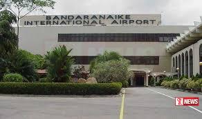 කටුනායක ගුවන්තෙටුපලේ පැමිණීමේ පර්යන්තයේ ජීව උණ්ඩයක්