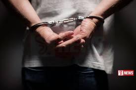 අපරාධයක් සිදුකිරීම සදහා සූදානම්ව සිටි සැකකරුවන් පිරිසක් අත්අඩංගුවට