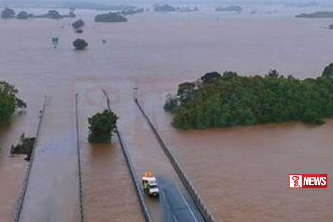 ගංවතුර උග්ර අතට – අධිවේග මාර්ගත් අවහිර වෙයි