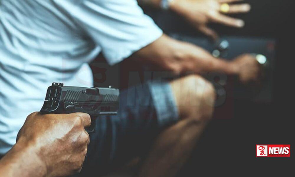 CID වෙසින් පැමිණි කාන්තාවක් ඇතුළු පහක් කෝටි 02ක් කොල්ලකයි