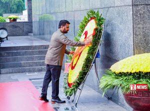 නිදහස් වියට්නාමයේ ප්රථම ජනාධිපතිවරයාට පුෂ්පෝපහාර