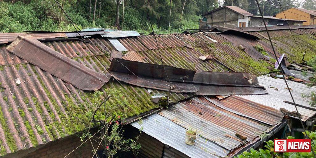 PHOTOS – බඹරකැලේ වතු නිවාස හතර වහළ සුළඟට ගසාගෙන යයි