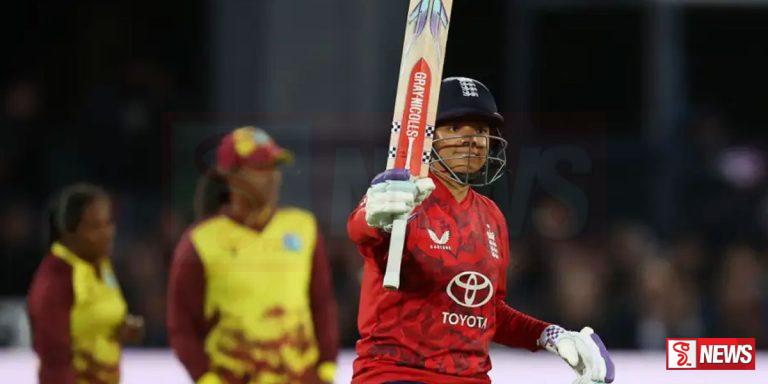 කාසියේ වාසිය දිනු එංගලන්තා කාන්තා කණ්ඩායම පන්දුවට පහරදෙයි