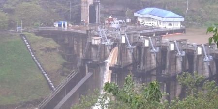 ඉහළ කොත්මලේ වාන් දොරටු දෙකක් විවෘත කරයි