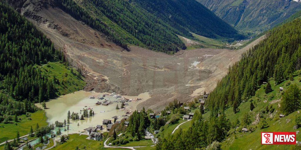 අයිස් කුට්ටියකට ගම්මානයක් යටවෙයි