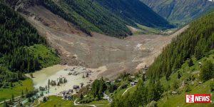 අයිස් කුට්ටියකට ගම්මානයක් යටවෙයි