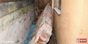 ඇඟලුම් කම්හලක බිත්තියක් කඩා වැටී තිදෙනෙක් රෝහලට